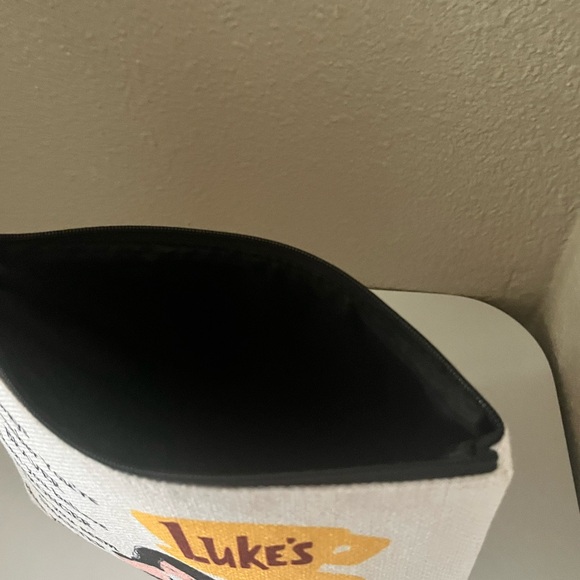 Cream Pouch - Picture 6 of 6